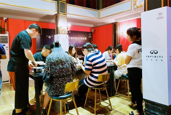 1565766926953928.jpg 1 甜品烘焙活動現(xiàn)場氛圍甜蜜溫馨_看圖王.jpg