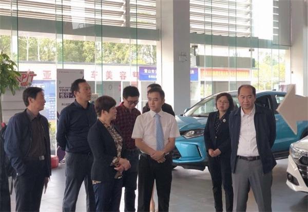1571993228456997.jpg 程紅在亞夏4S店內(nèi)進(jìn)行調(diào)研_看圖王.jpg